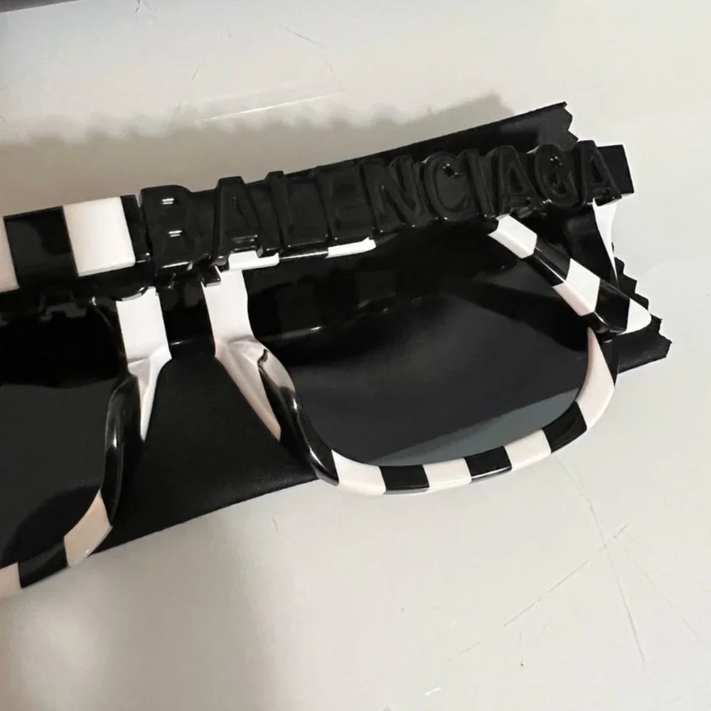 Beautiful Balenciaga Sunglasses - Picture 4 of 8
